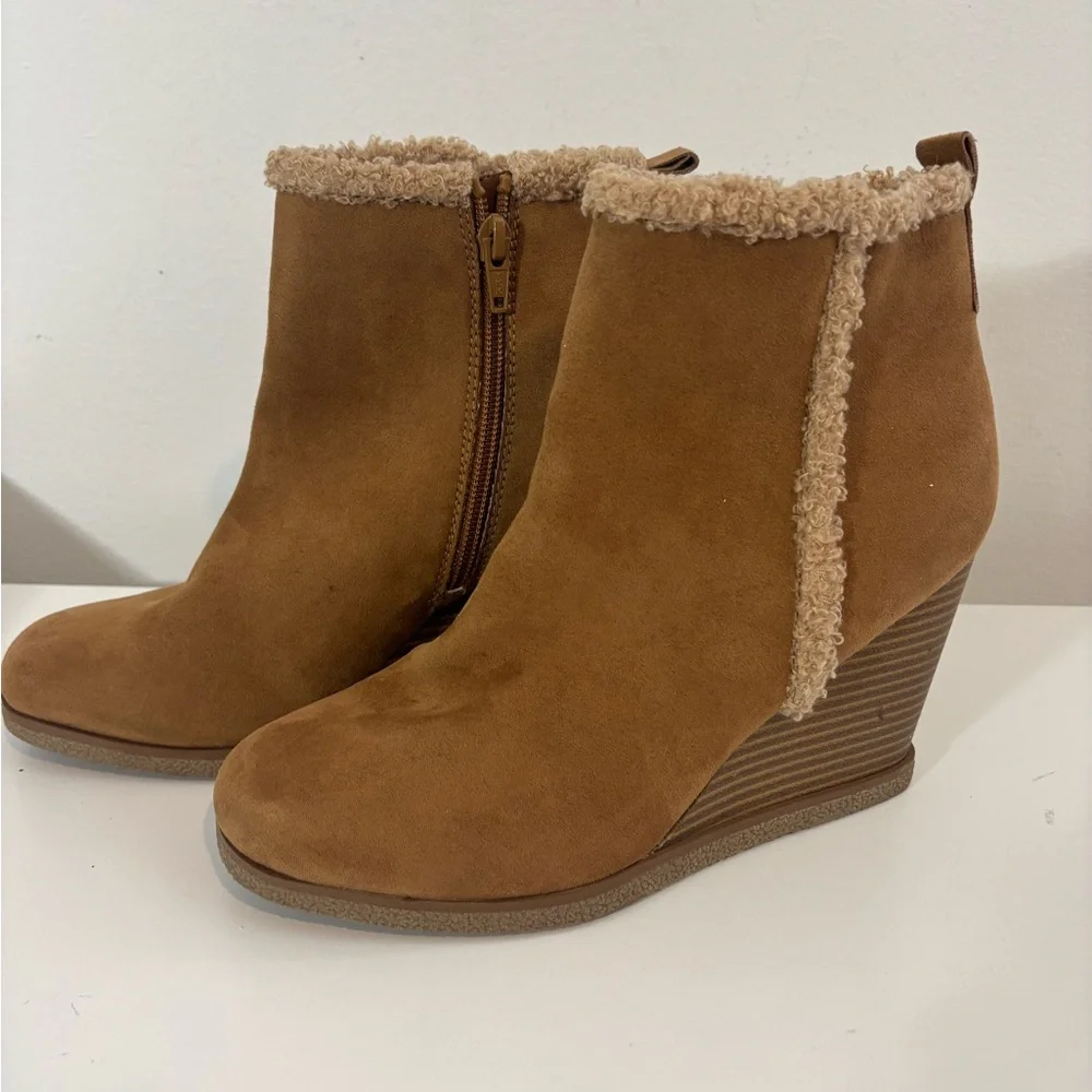 Sun + Stone Women 7.5 Camilla Wedged Faux Suede Ankle Boot Shoe Casual Tan